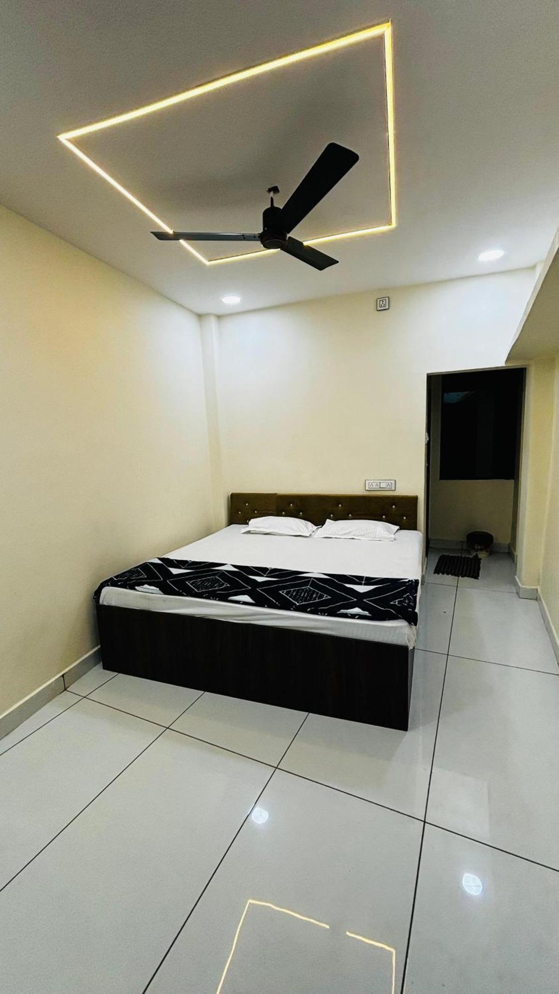 Hotel Shreenidhi Comfort Stay Ujjain Exterior foto