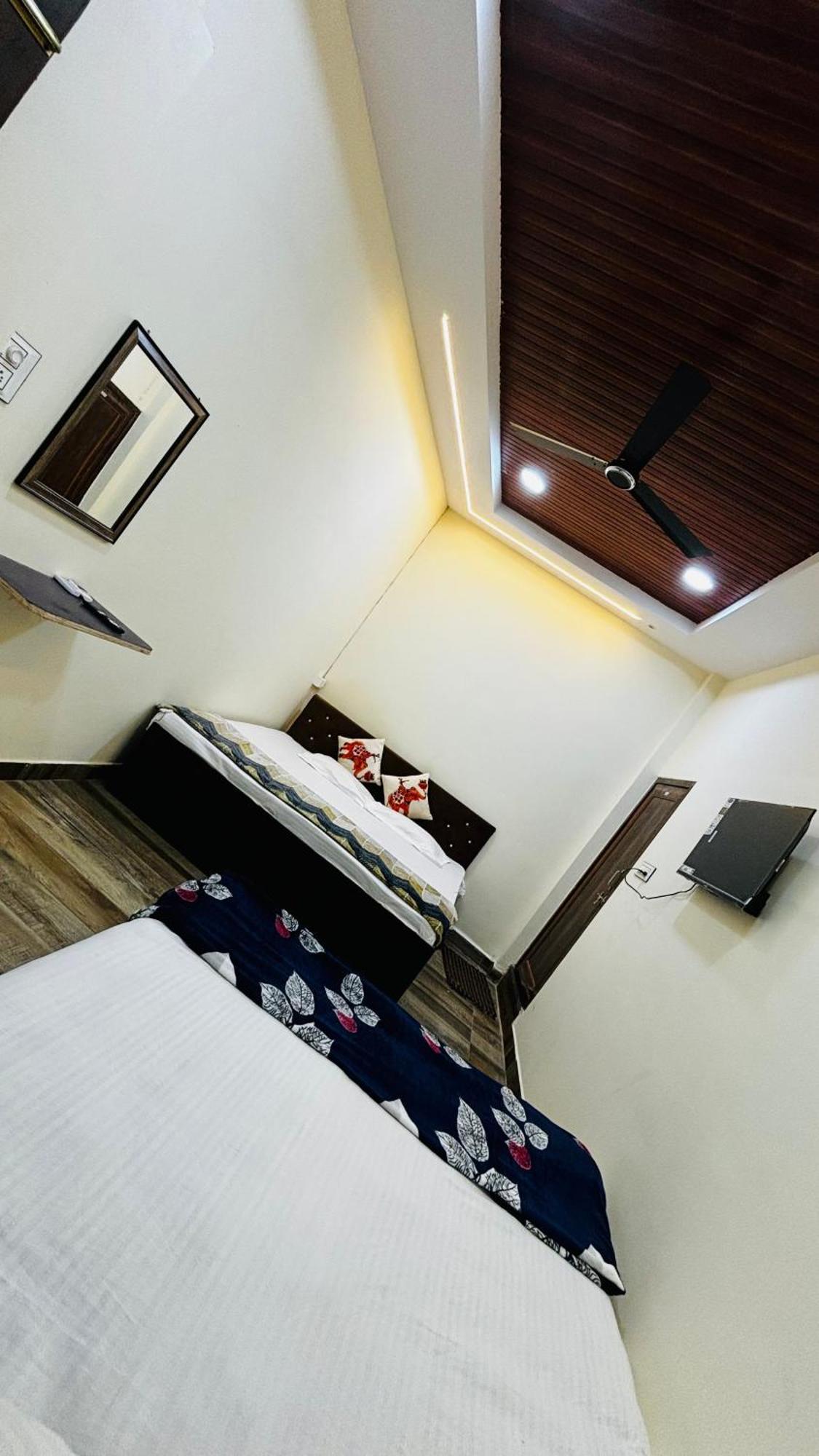 Hotel Shreenidhi Comfort Stay Ujjain Exterior foto